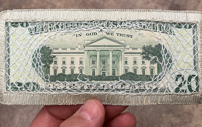 Доллары стали политическим символом. Фото Metro World News
