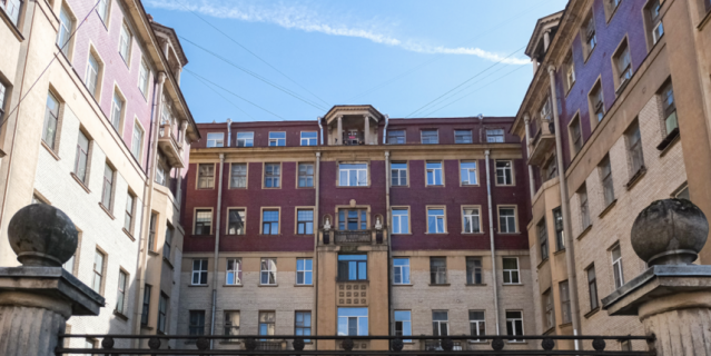 Дом Полежаева на Старорусской улице снялся в роли дома с "нехорошей квартирой".
