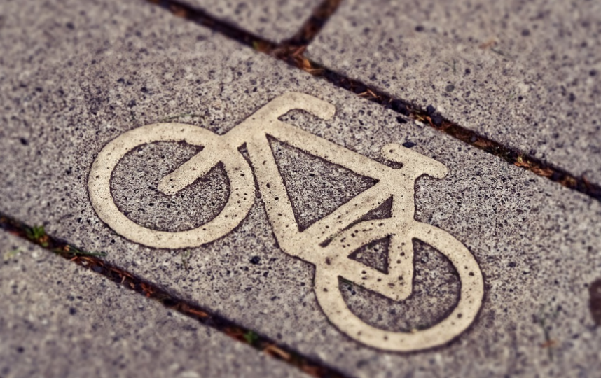 Велодорожки должны быть обозначены специальным дорожным знаком. Фото Pixabay