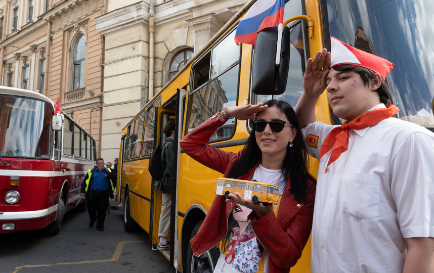 Всего в параде участвовали более 260 раритетов. Фото Святослав Акимов.