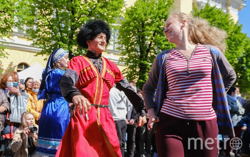 Кавказский зажигательный танец объединил все национальности. Фото Алена Бобрович, "Metro"