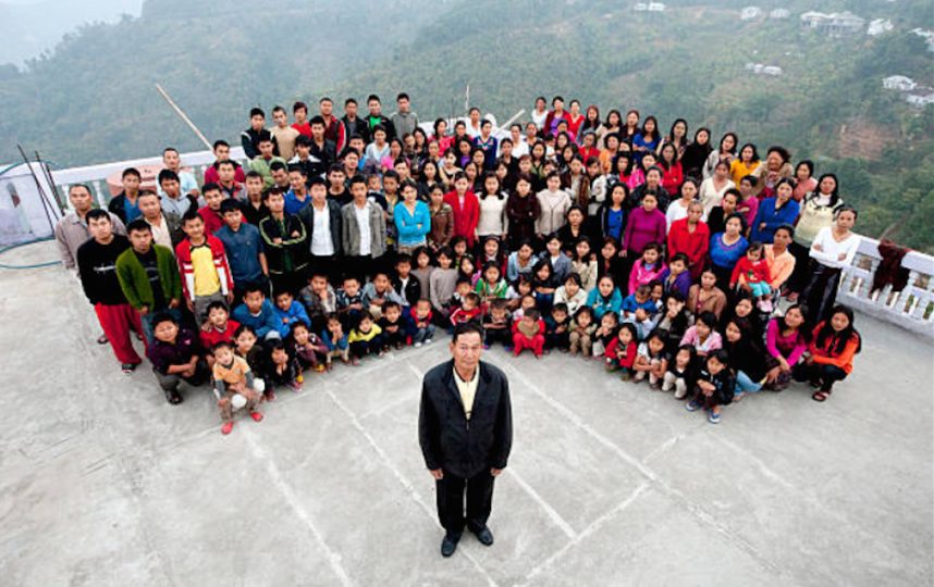 Семью Зиона Чаны называют самой многочисленной в мире. Фото Getty