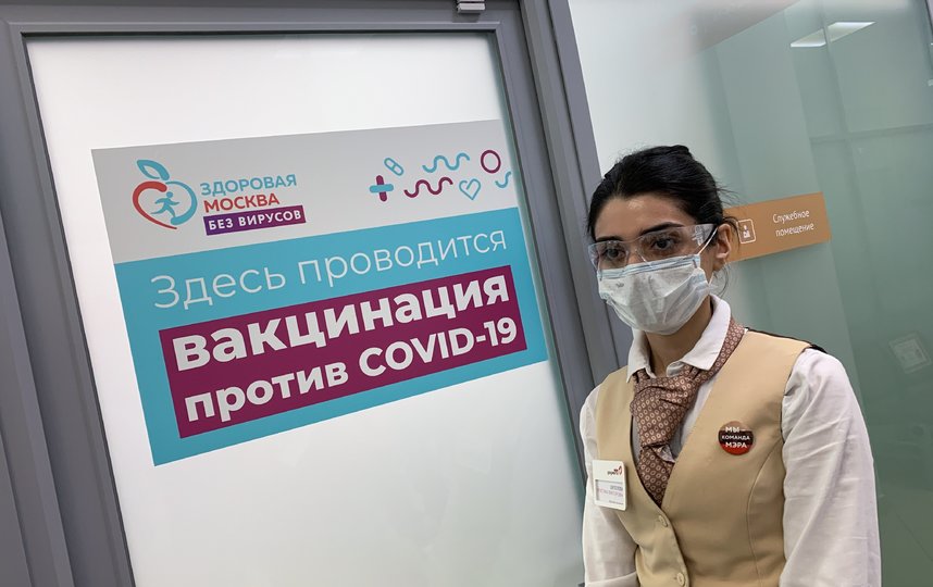 Работа одной из мобильных бригад по вакцинации. Фото АГН "Москва"