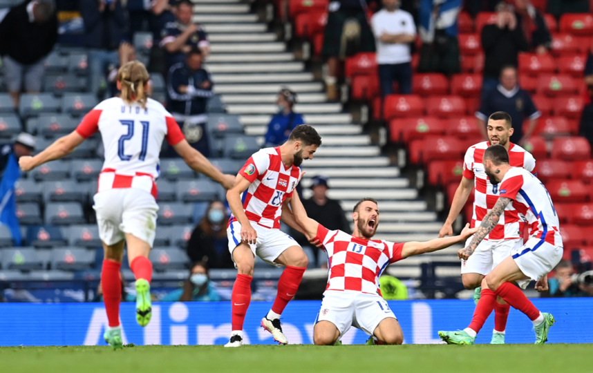 Никола Влашич (в центре) после гола в ворота сборной Шотландии. Фото Getty