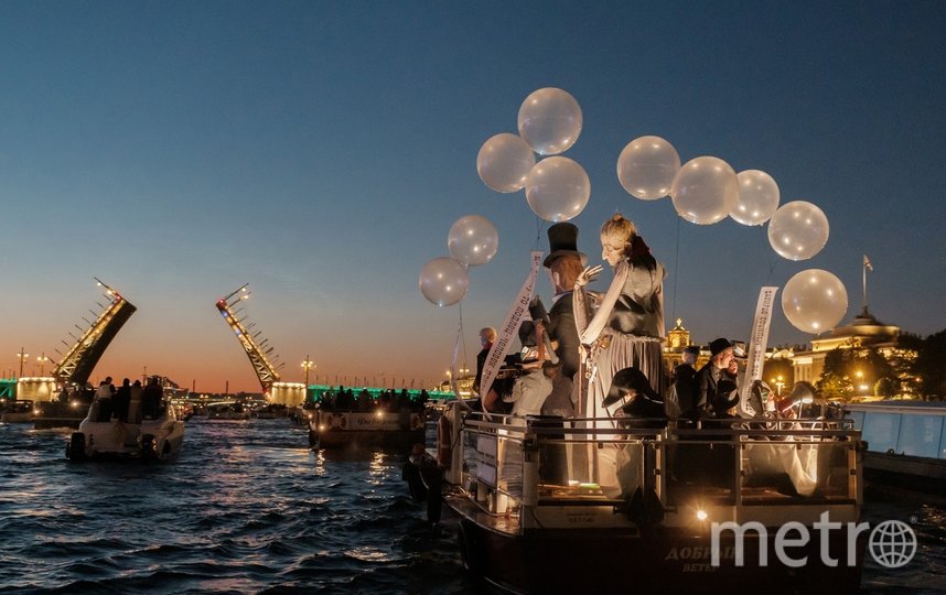Корабль с Достоевским стал самым ярким в ночь со 2 на 3 июля. Фото Алена Бобрович, "Metro"