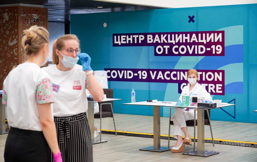 Работа центра вакцинации от COVID-19 в олимпийском комплексе "Лужники". Фото АГН "Москва"/Александр Авилов