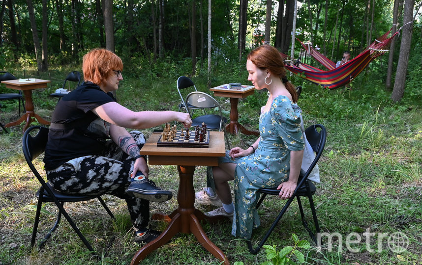 На территории дачи Маяковского можно поиграть в шахматы. Фото Святослав Акимов, "Metro"