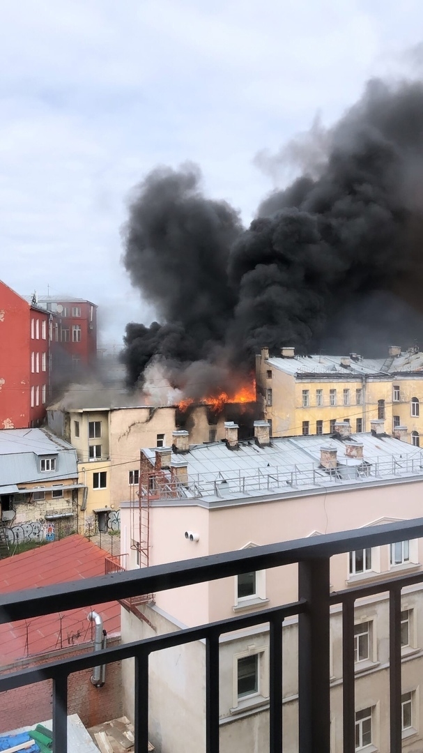 Пожар на Лиговском проспекте. Фото https://vk.com/spb_today