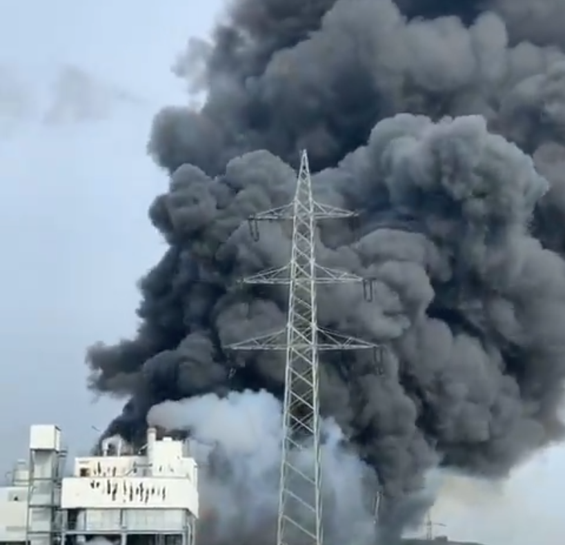 Взрыв произошел на химическом предприятии компании Currenta во вторник утром. Фото twitter.com/ChaudharyParvez.