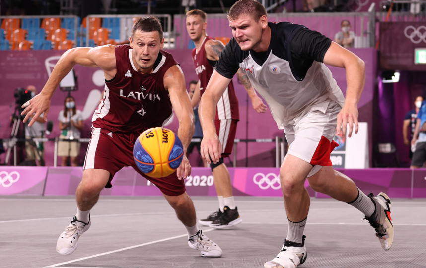 Усилий Ильи Карпенкова (справа) оказалось недостаточно для победы над Латвией в финале. Фото Getty
