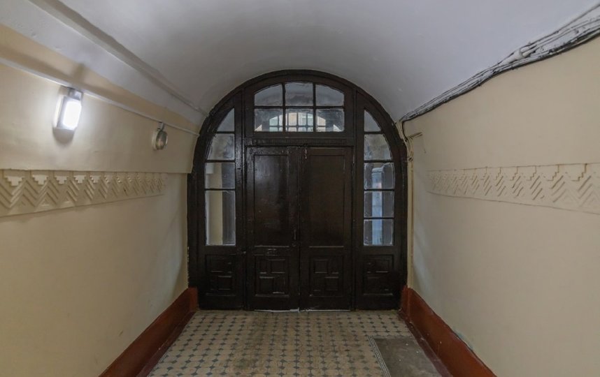 В доме-памятнике на Мытнинской отреставрировали двери. Фото vk.com/kostrovyaroslav.