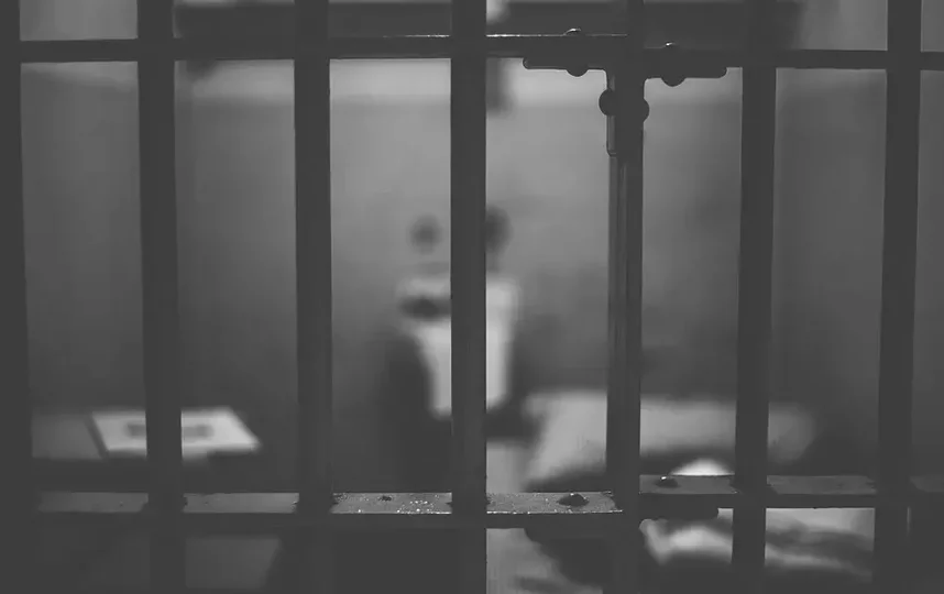 Пятеро заключенных сбежали, сейчас их ищут. Фото Pixabay