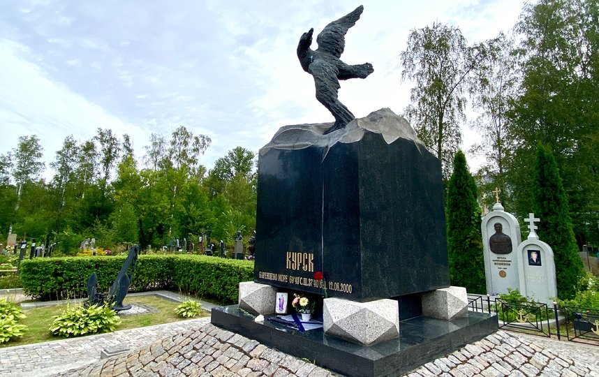 На Серафимовском кладбище похоронены 32 моряка. Фото gov.spb.ru.