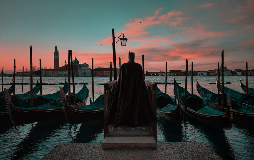 "Венеция". Силуэт Бэтмена слился с силуэтами гондол в Венеции на рассвете. Фото Фото предоставлены героем публикации.