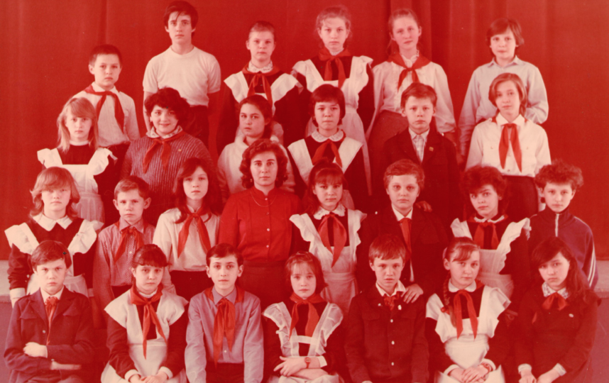 В подростковую банду Роберт Гараев (верхний ряд, посередине) вступил ещё в школе и пробыл в ней два года. Фото Фото из личного архива Роберта Гараева.