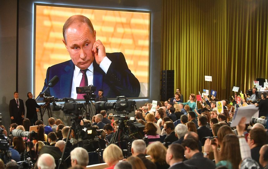 Путин призвал вернуть средства, списанные у граждан в счёт погашения кредитов. Фото Киселев Сергей