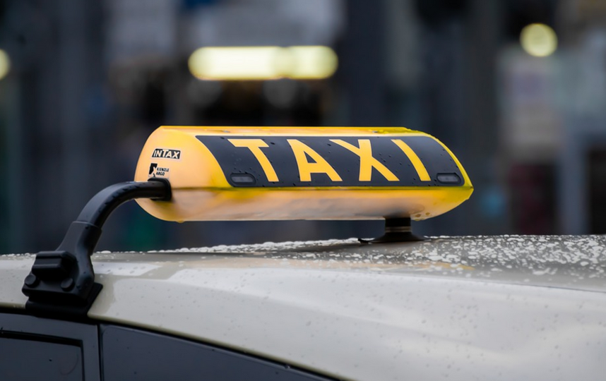 Подростки отправились в Финляндию на такси. Фото Pixabay.
