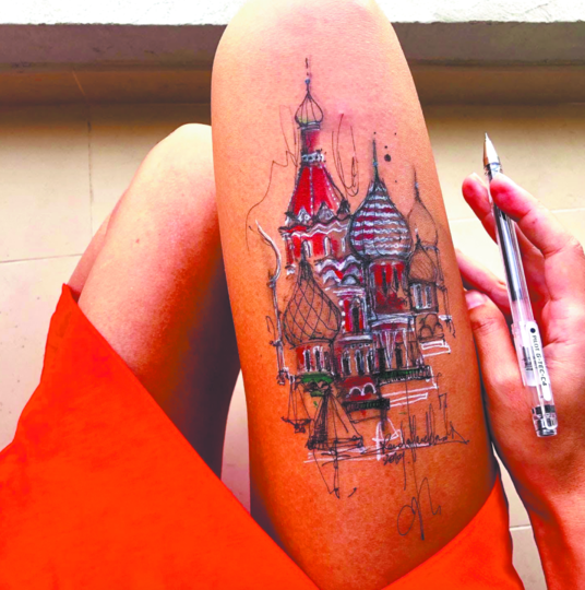 Ранда Хаддадин любит «русские мотивы» – однажды нарисовала на ноге храм Василия Блаженного. Фото Скриншот Instagram @randahaddadin.