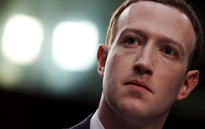 Не так давно на одного из основателей Facebook, Марка Цукерберга, подал в суд его напарник Эдуардо Саверин – за то, что Цукерберг пытался отстранить его от управления компанией. Фото Getty