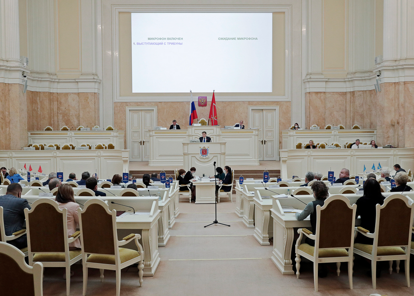 Сразу в нескольких партиях мандаты перешли от одного депутата к другому. Фото https://www.assembly.spb.ru/