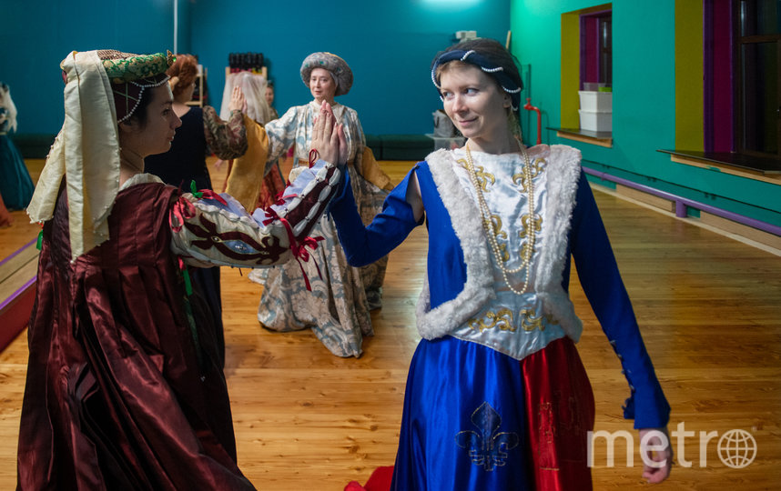 Старинные танцы отличались "геометричностью". Фото Святослав Акимов, "Metro"