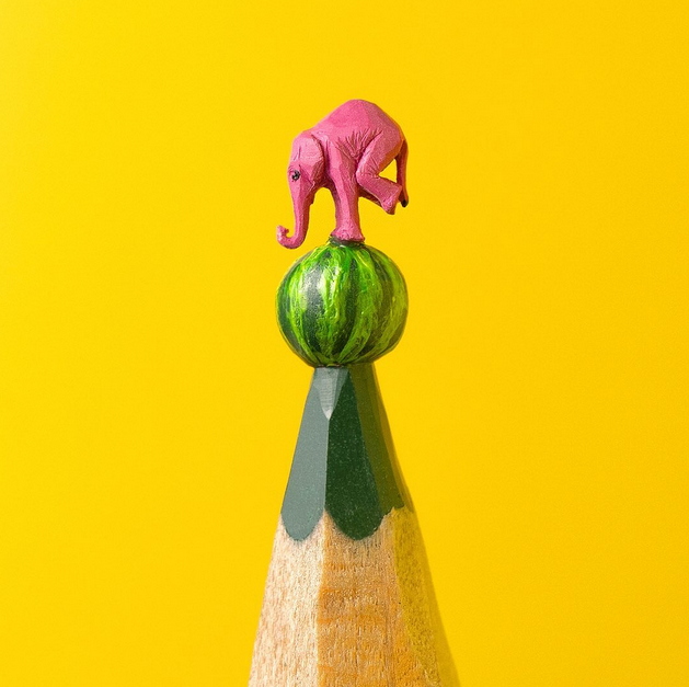 В 2020 году Фидаи перешл на работу и с цветными карандашами. Фото Instagram @salavat.fidai