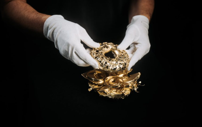 Золотой бейгл весит 12 килограммов. Фото Тим Бенгель.