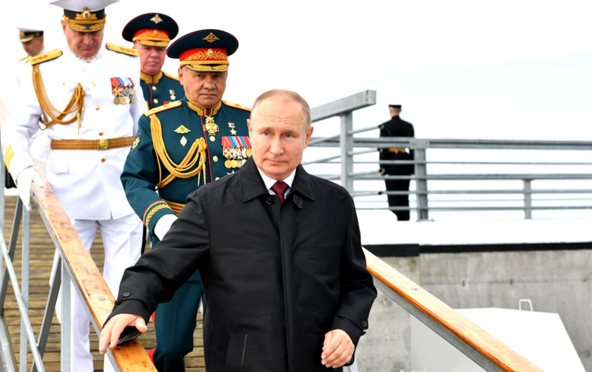 Владимир Путин на праздновании Военно-Морского парад в Петербурге. Фото kremlin.ru