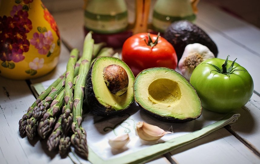 Авокадо - продукт, содержащий растительные жиры. Фото Pixabay