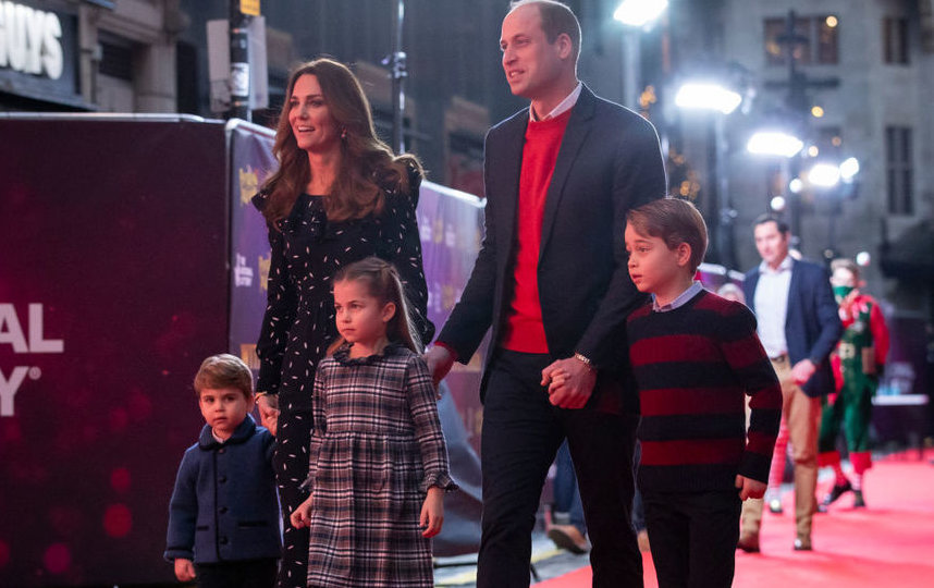 Кейт Миддлтон и принц Уильям со своими детьми. Фото Getty
