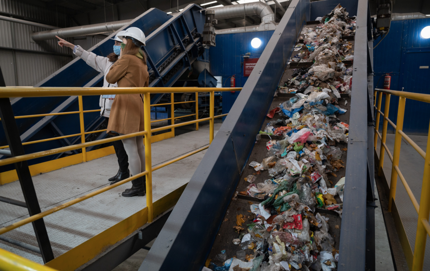 Легкая фракция - самый бесполезный мусор, с точки зрения, переработки. Фото Святослав Акимов, "Metro"