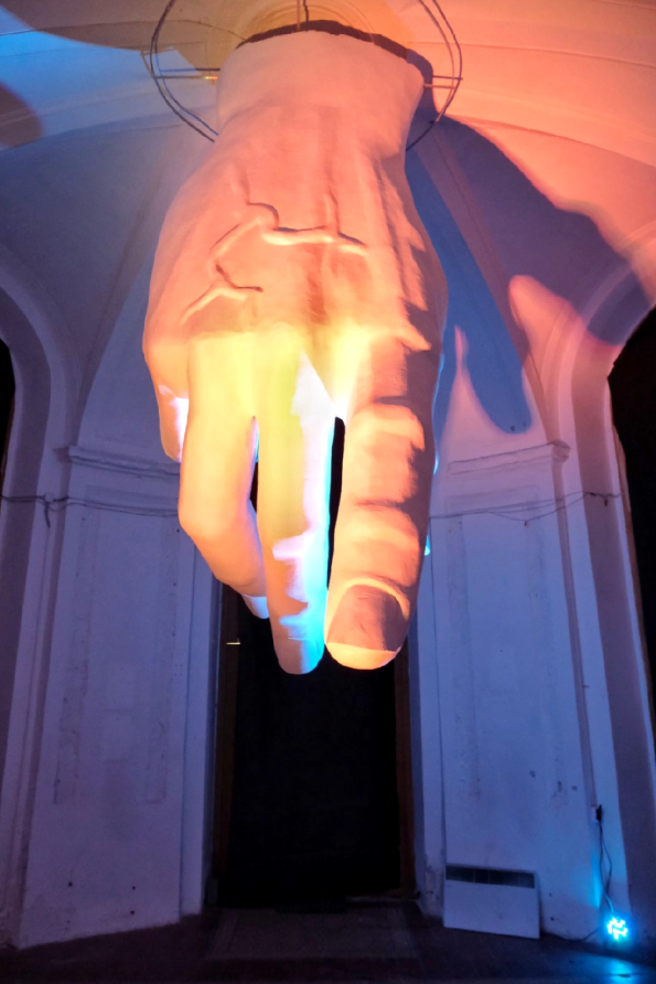 Экспонат "Рука Бога". Фото Алена Бобрович, "Metro"