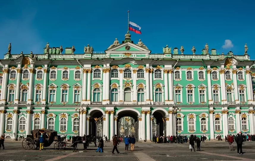 Иностранцев не будут пускать в рестораны и музеи Петербурга. Фото Pixabay