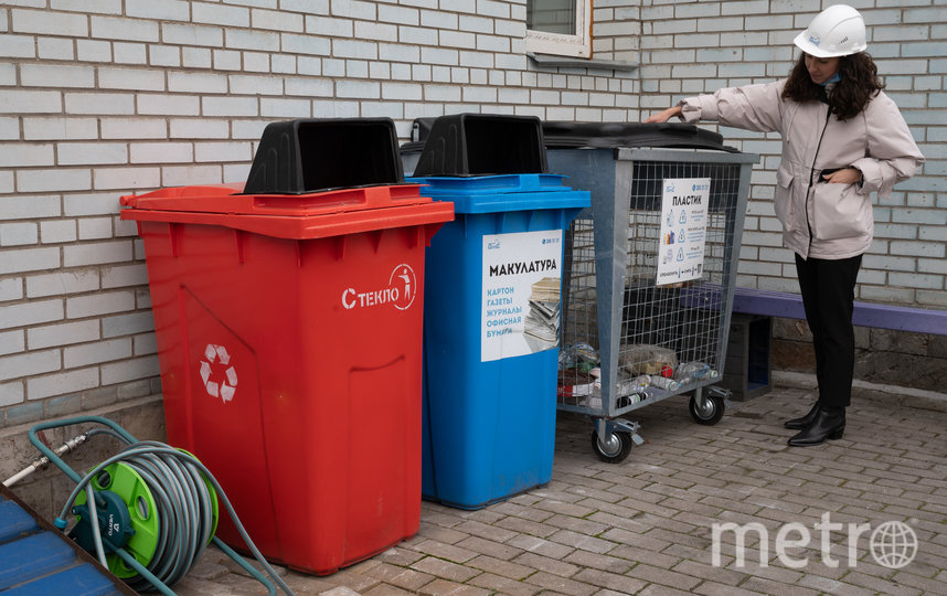 Контейнеры для раздельного сбора мусора можно узнать по цвету. Фото Святослав Акимов, "Metro"