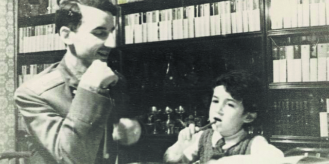 Первоклассник Костя Славин со своим отцом Владимиром Леонидовичем, 1974 год.
