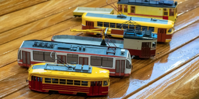 На создание простой модели трамвая может уйти неделя, на сложную - больше года.