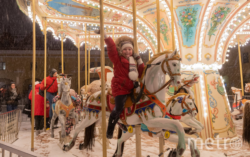 Венецианская карусель пользуется популярностью у взрослых и детей более 100 лет. Фото Святослав Акимов, "Metro"