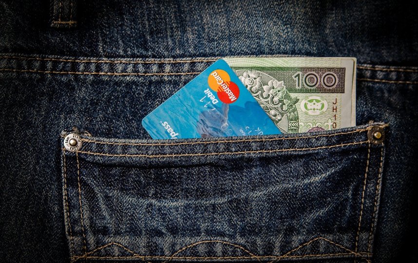 Почти половина граждан нашей страны отрицательно отнеслись к идее запретить оплату бумажными деньгами и оставить возможность расплачиваться только банковской картой. Фото https://pixabay.com