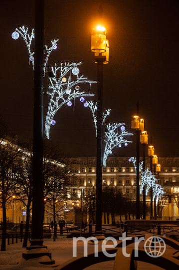 Праздничное освещение получила Сенная площадь. Фото Святослав Акимов, "Metro"