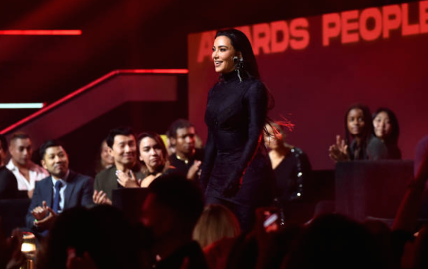 Ким Кардашьян на премии People's Choice Awards 2021. Фото Getty