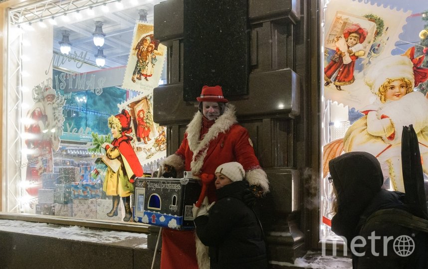 Витрины передают новогоднее настроение. Фото Алена Бобрович, "Metro"