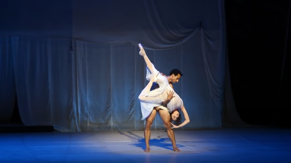 Глазунов александр николаевич. 6 балетов. Балет иржи килиана шарон эаль акрам хан. Балет 6 фигур палки. 6 балетов.