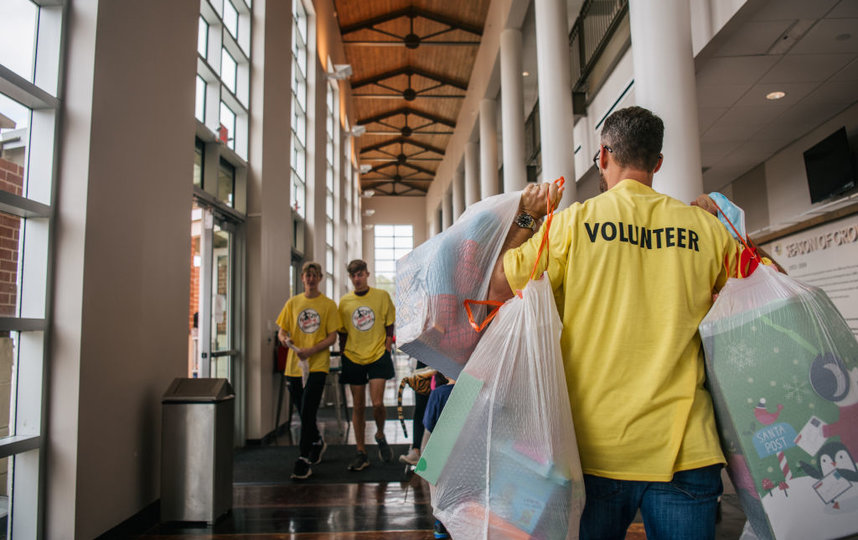 С помощью платформы также набираются добровольцы для участия в волонтерских проектах. Фото Getty