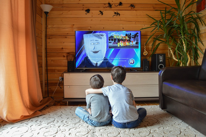 Новый год - отличный повод пересмотреть всей семьёй советские детские фильмы. Фото Pixabay