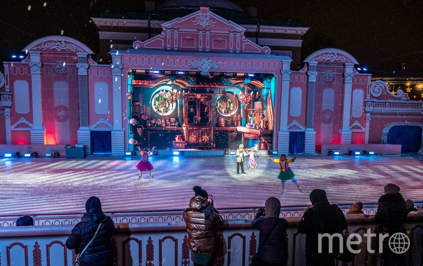 Дважды в день на катке будут проходить показы детского спектакля "Золушка". Фото Святослав Акимов, "Metro"