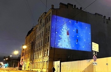 Световые открытки украсили пять фасадов города. Фото http://www.lensvet.spb.ru/