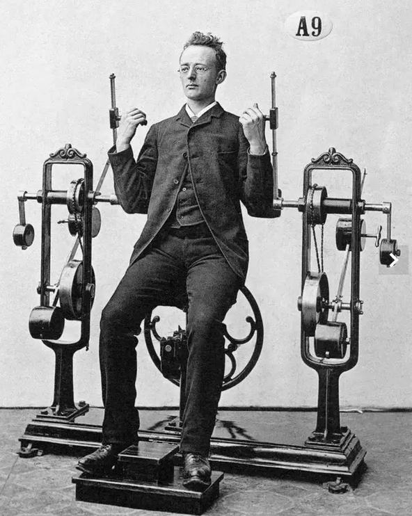 Упражнения на сгибание предплечья, они же тренировка бицепсов. Фото Архив шведского национального музея науки и техники Tekniska museet.
