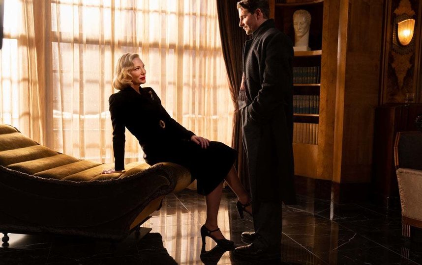 Стэнтон (Брэдли Купер)  в кабинете у психоаналитика Лилит (Кейт Бланшетт). Фото  «Дисней студиос»
