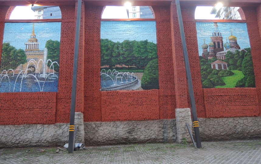Уличные художники подчас создают красивые работы в Северной столице. Фото Сергей Гапонов