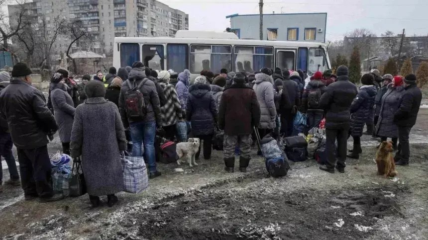 Граждане ДНР и ЛНР эвакуируются в Россию. Фото ТАСС